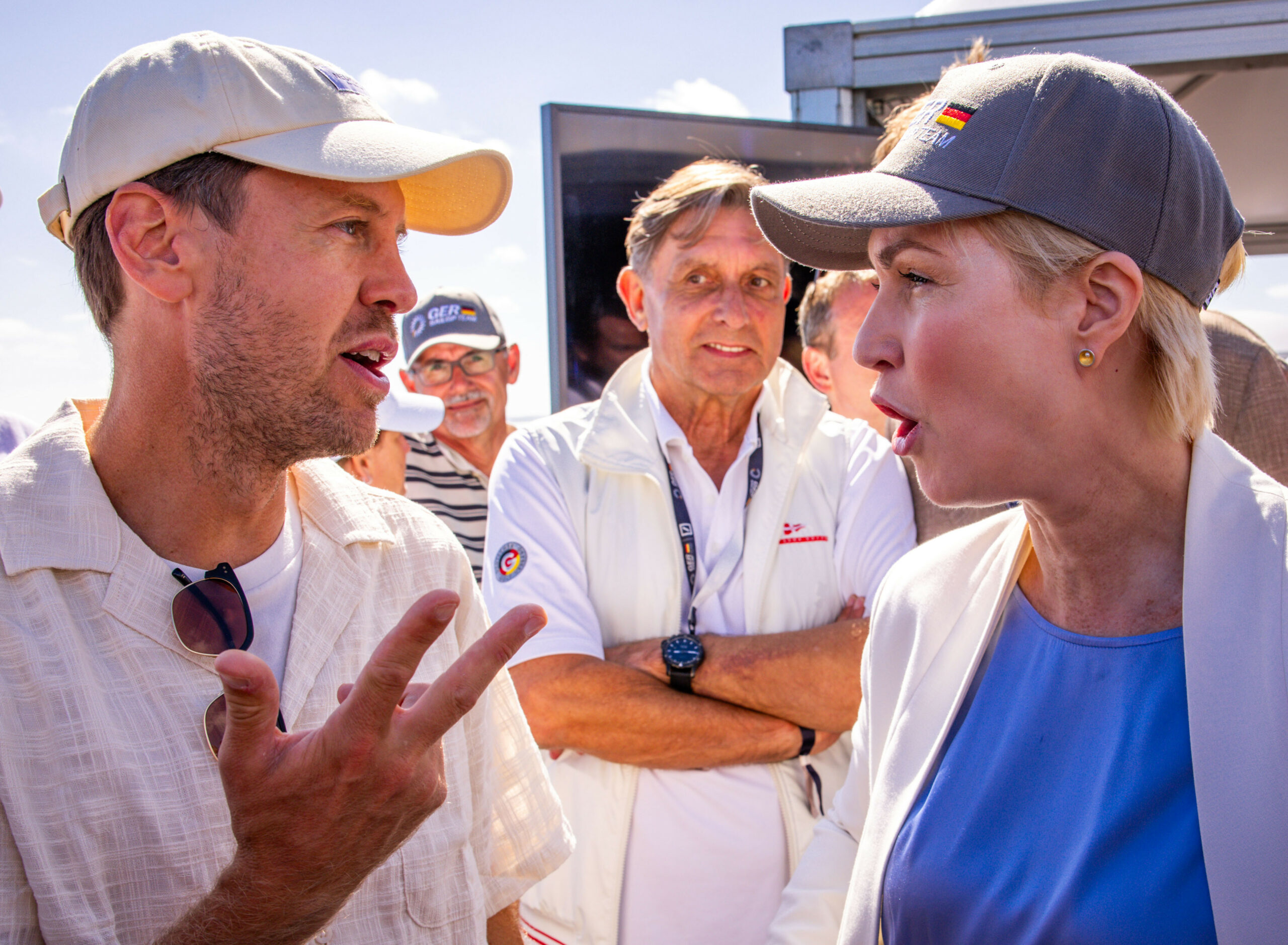 Sebastian Vettel bei der SailGP vor Rügen mit Manuela Schwesig