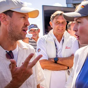 Sebastian Vettel bei der SailGP vor Rügen mit Manuela Schwesig