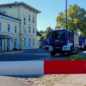 Wegen akuter Einsturzgefahr wurde der komplette Bahnhof gesperrt.