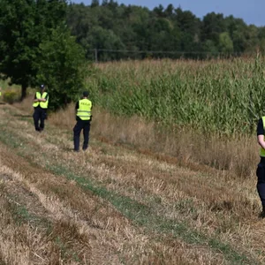 Unbekanntes Flugobjekt stürzt in Polen in Maisfeld