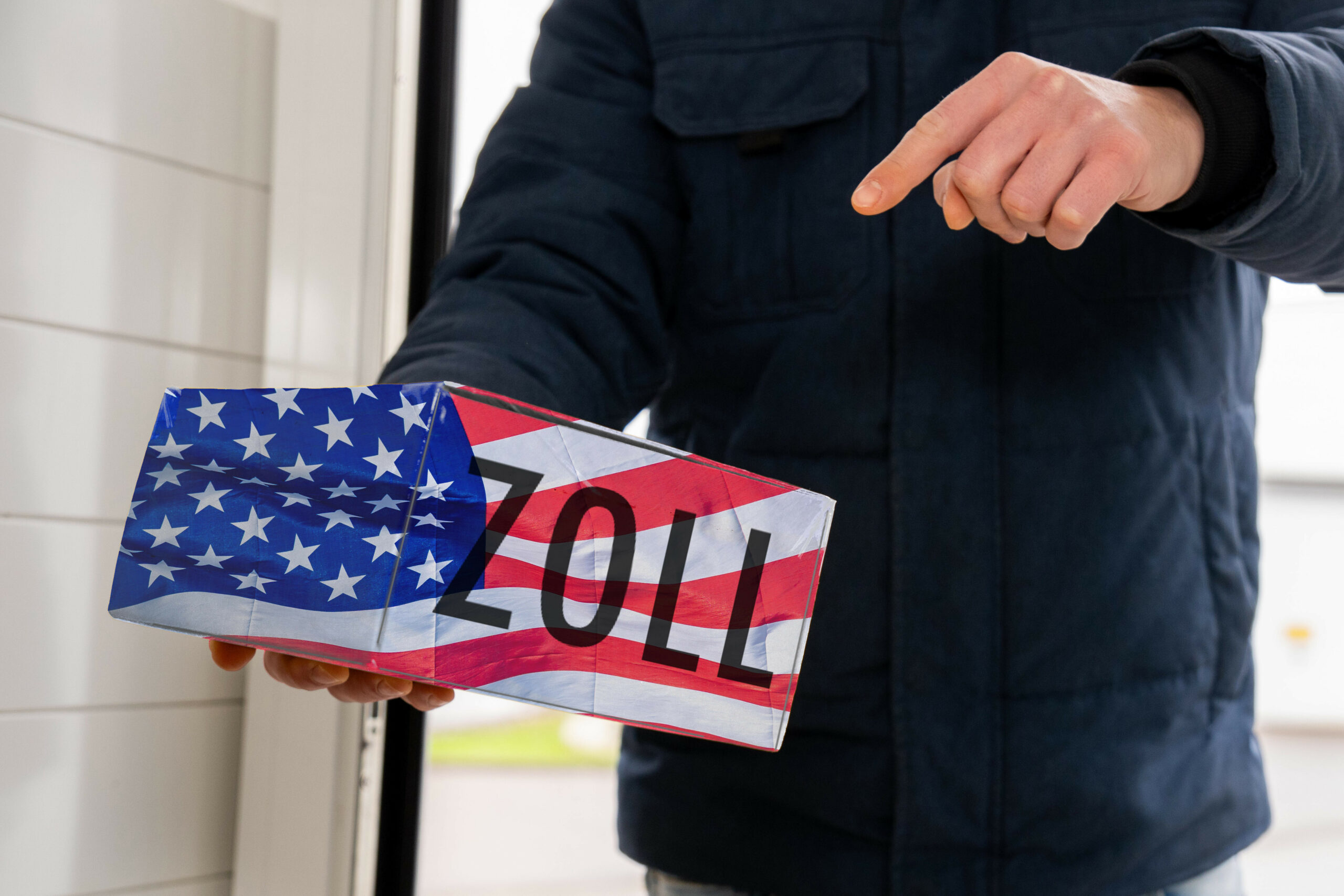 Paket mit Zoll-Aufschrift