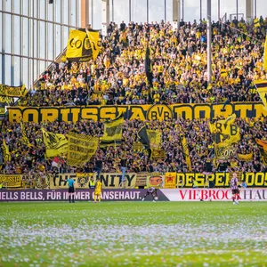 Der Auswärtsblock des BVB am Millerntor.