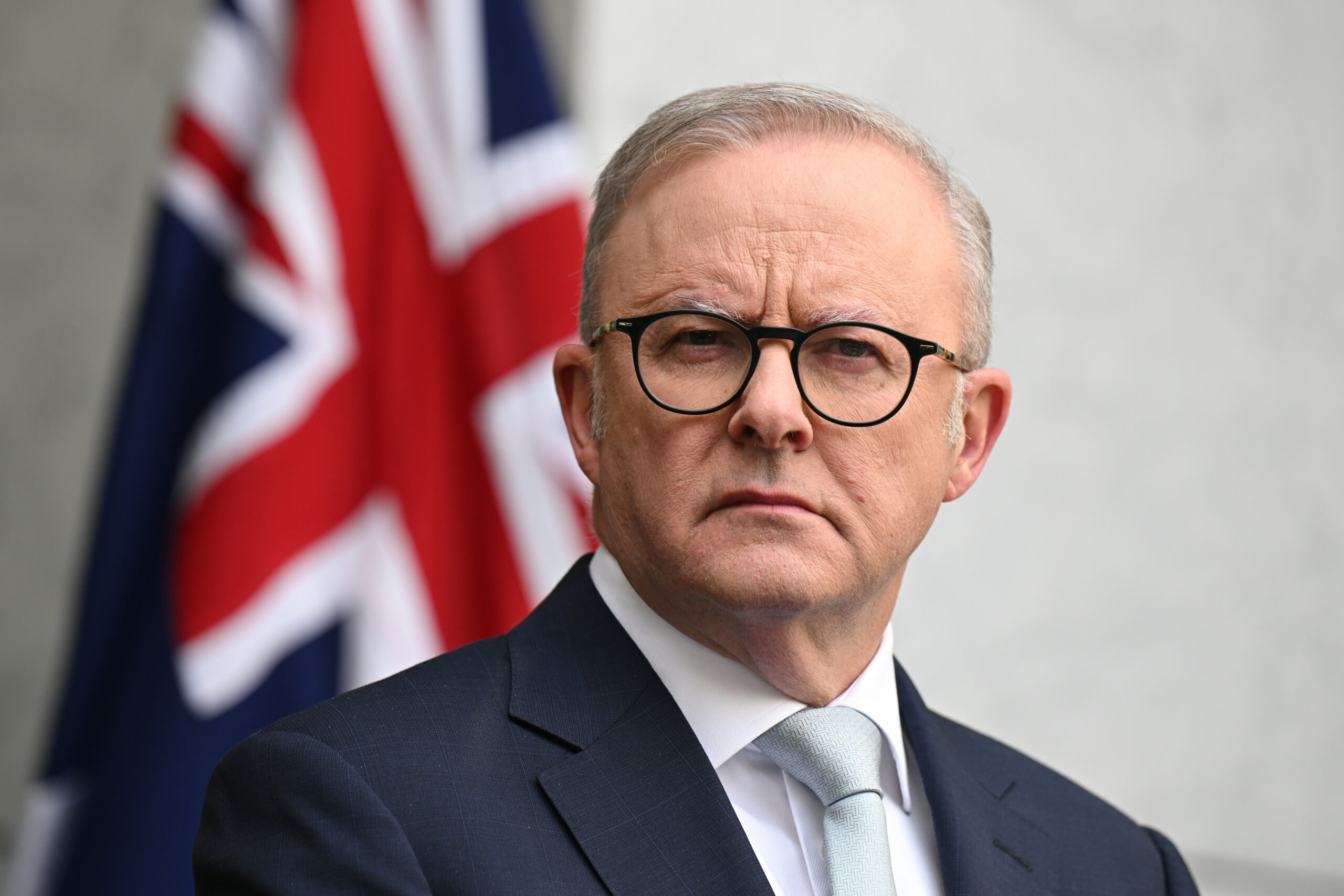 Der australische Premierminister Anthony Albanese während der Pressekonferenz im Parlamentsgebäude zur Ausweisung iranischer Botschafter und Diplomaten.