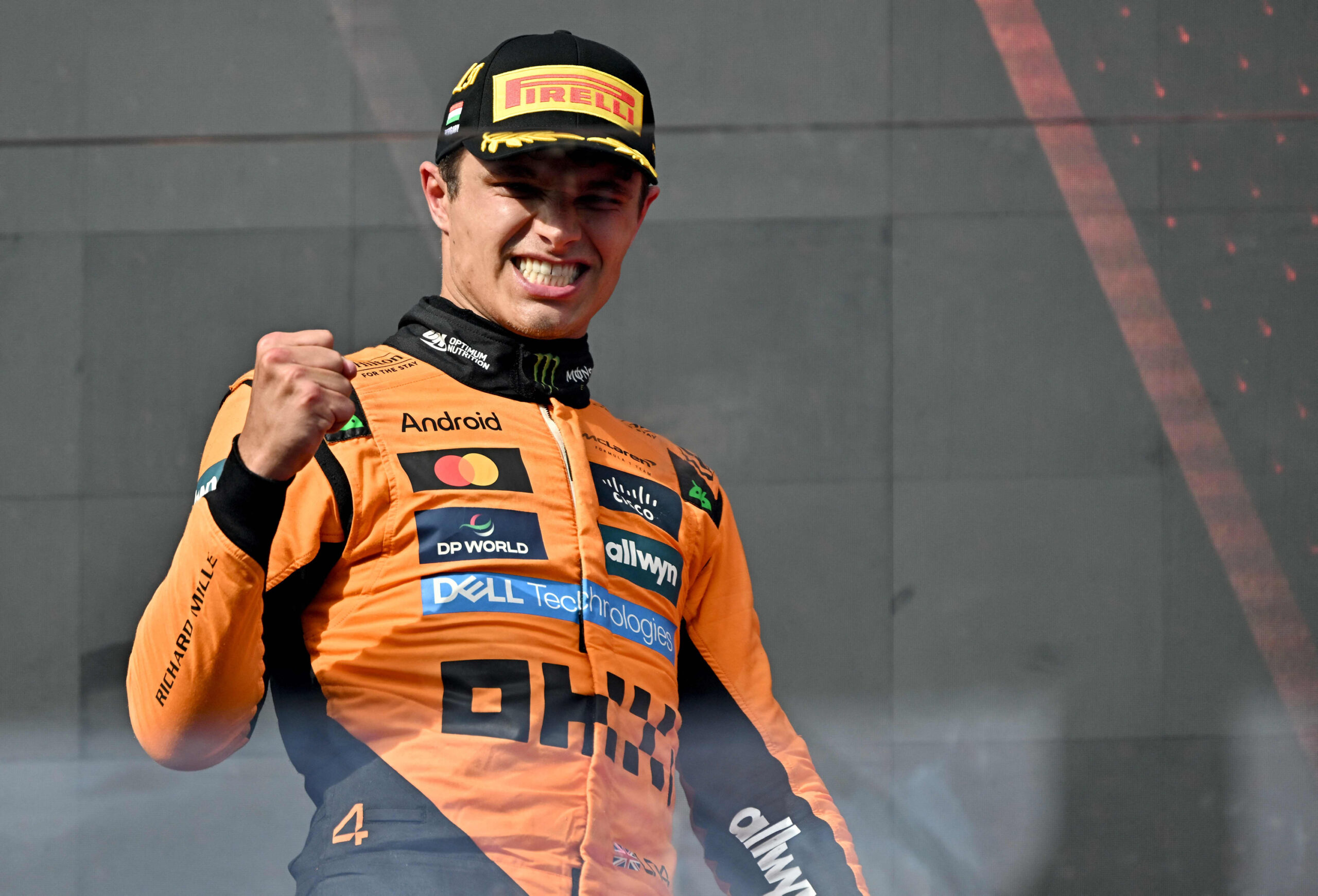 Lando Norris jubelt über seinen Sieg in Ungarn.