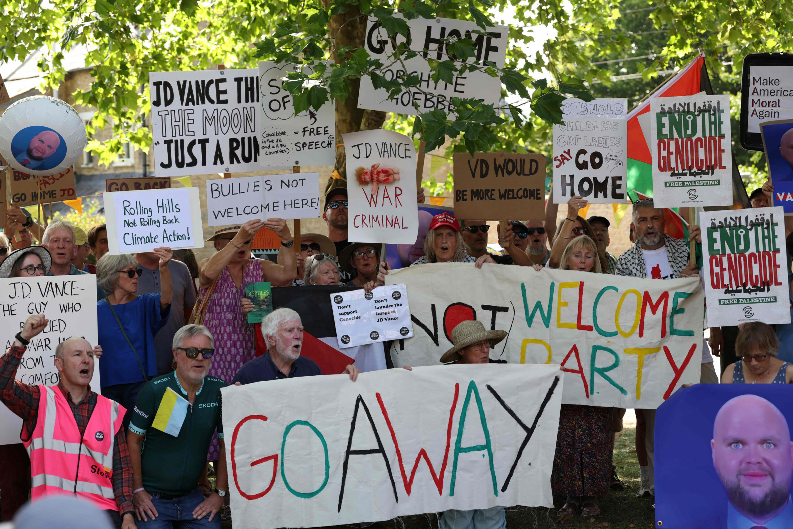 Demo in Charlbury gegen den Besuch von JD Vance
