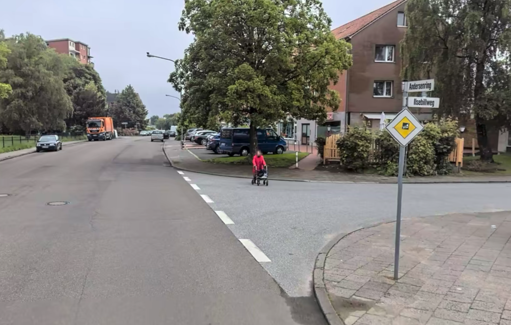 Die Frau wurde im Andersenring auf dem Boden liegend gefunden.