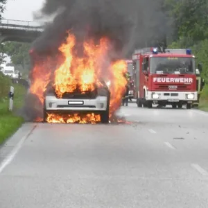 Das Auto brannte lichterloh.