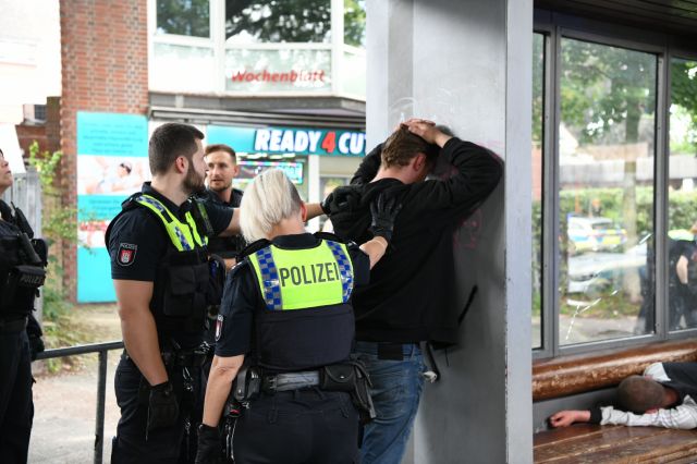 Zwei Männer wurden festgenommen.