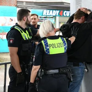 Zwei Männer wurden festgenommen.
