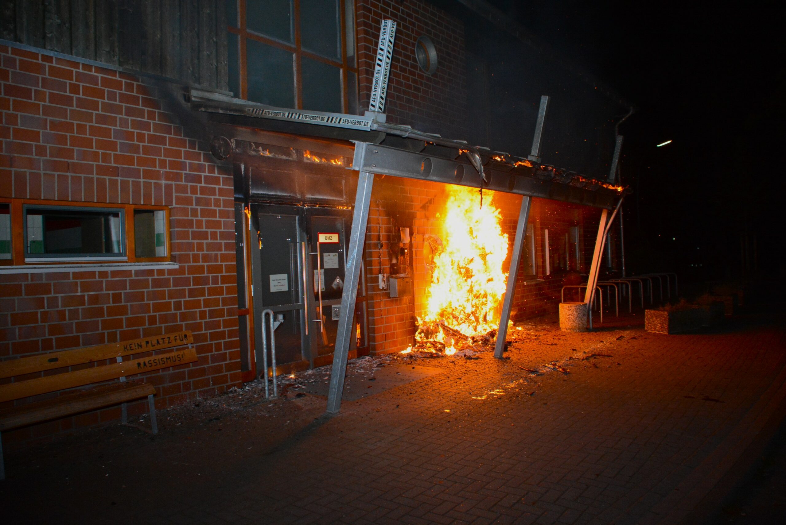 Flammen an Jugendhilfe Einrichtung in Lohbrügge – Polizei geht von Brandstiftung aus