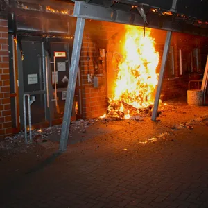 Flammen an Jugendhilfe Einrichtung in Lohbrügge – Polizei geht von Brandstiftung aus