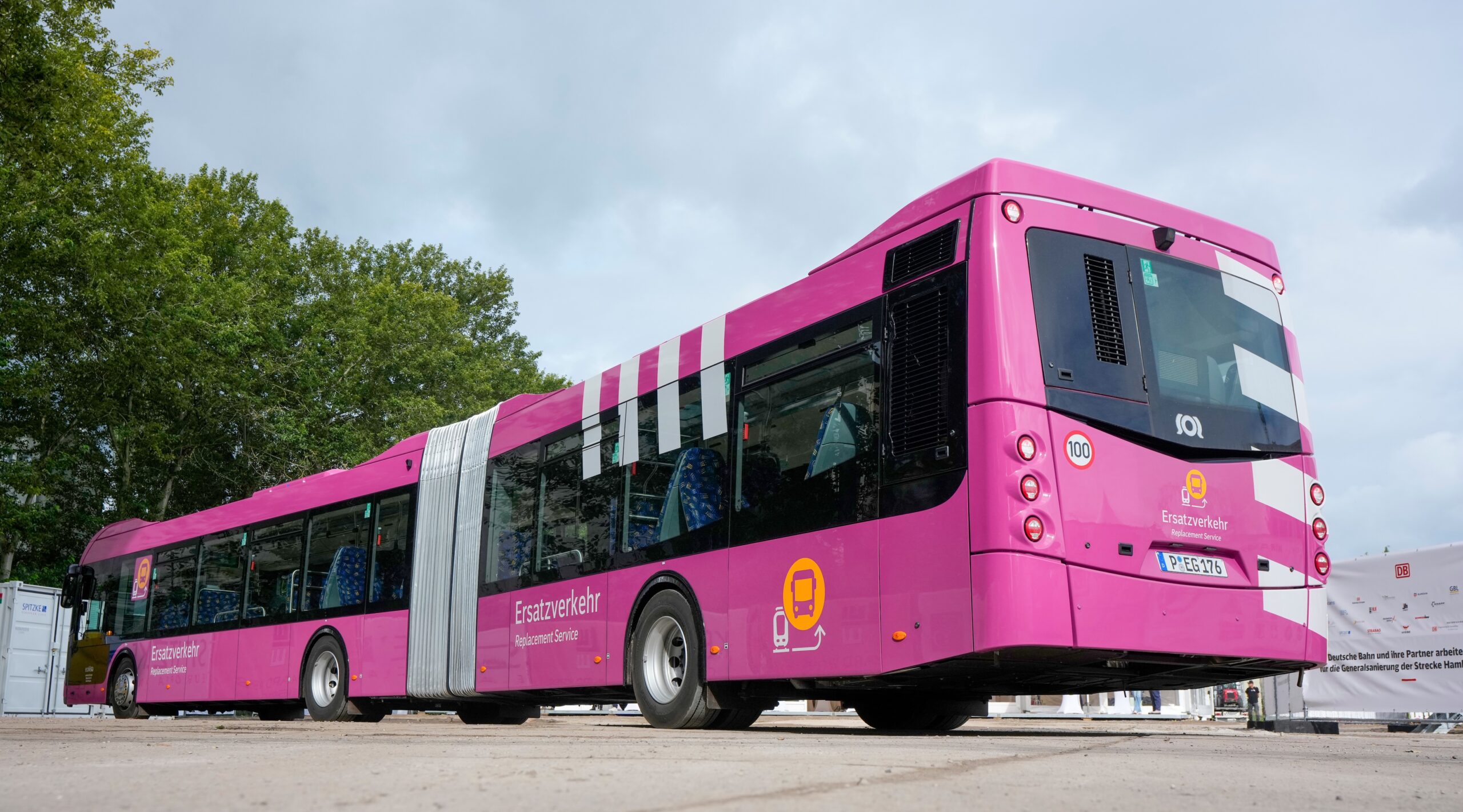 pinker Bus, Ersatzverkehr