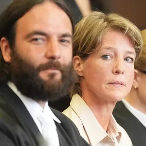 Neue Konstellation: Christina Block mit ihrem Anwalt Ingo Bott. Statt Otmar Kury sitzt nun Paula Wlodarek aus Botts Kanzlei neben Block.