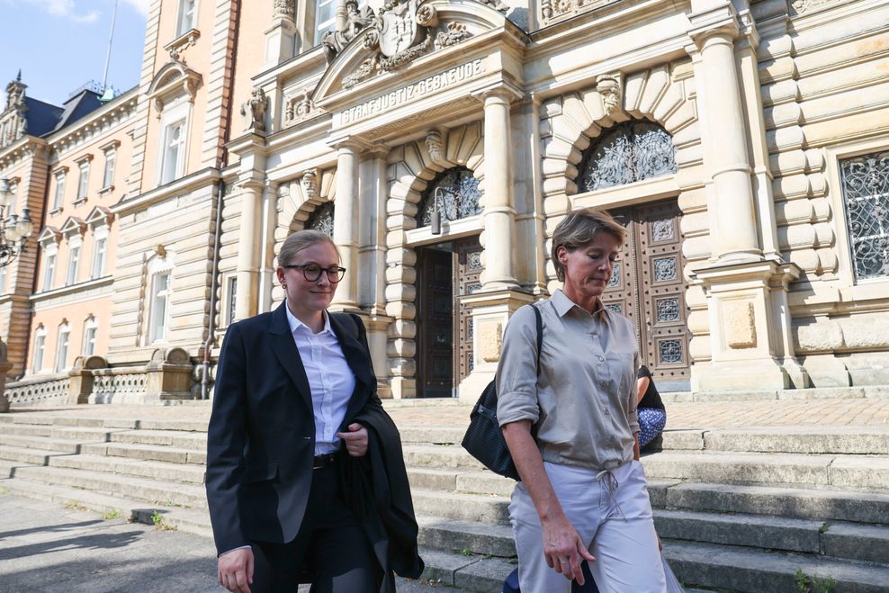 Christina Block und Verteidigerin Paula Wlodarek nach dem Prozesstag.