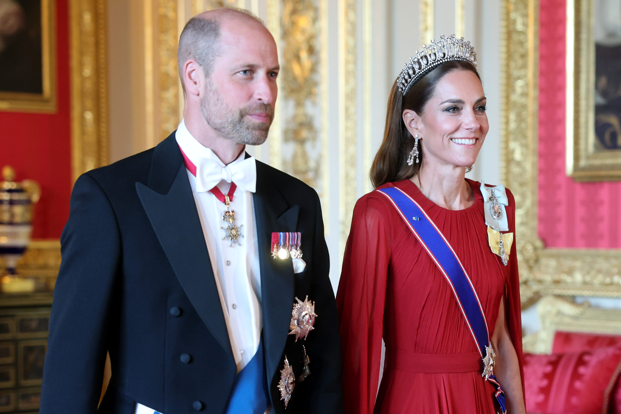 Aktuelle Bilder von Kate und William bei einem Besuch von Frankreichs Präsident Emmanuel Macron.