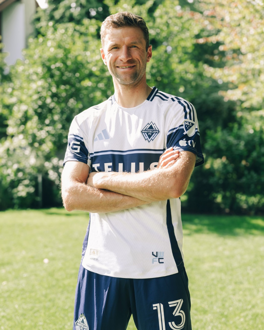 Thomas Müller posiert für ein Foto