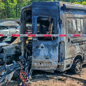 Camper und weitere autos in Bergedorf in Flammen – Polizei geht von Brandstiftung aus