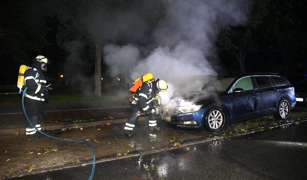 Pkw-in-Flammen-Polizei-entdeckt-Brandbeschleuniger