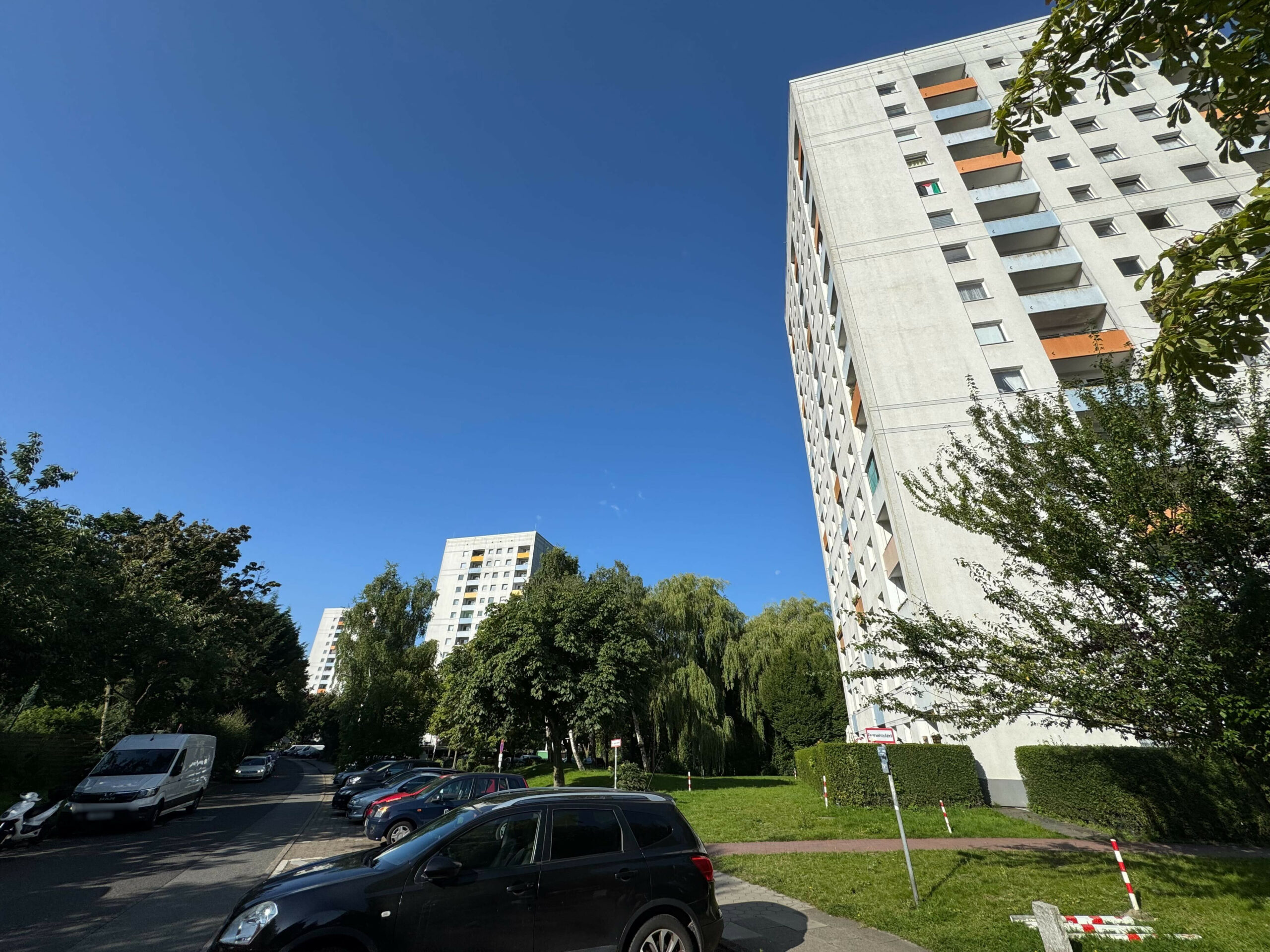 In einem dieser Häuser schlug gestern Abend das SEK zu und verhaftete den Tatverdächtigen.
