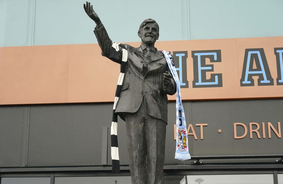 Statue von Coventry-Legende Jimmy Hill