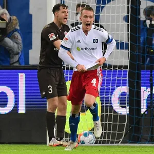 Sebastian Schonlau bejubelt sein Tor gegen St. Pauli
