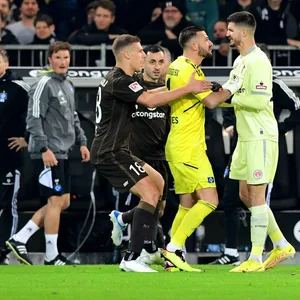 Nikola Vasilj im Zoff mit Daniel Heuer Fernandes