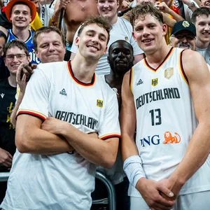 Moritz Wagner mit seinem Bruder Franz Wagner