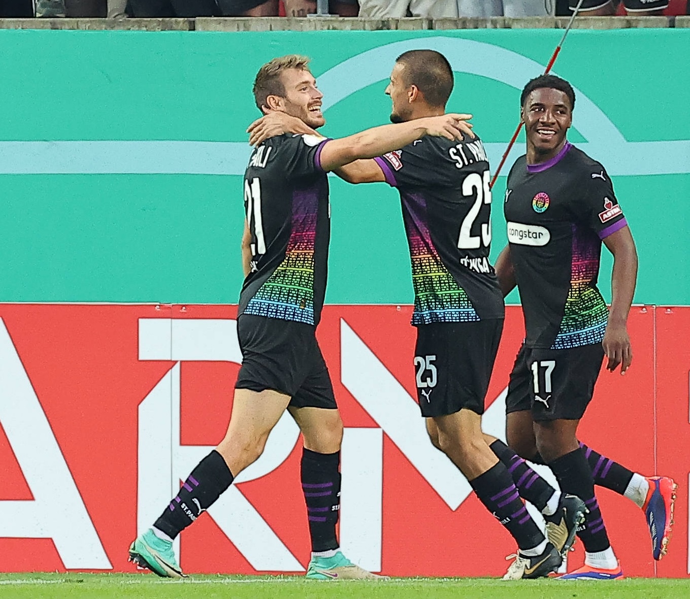 Lars Ritzka, Adam Dzwigala und Dapo Afolayan in Halle