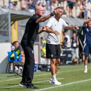Marco Antwerpen und Frank Döpper schreien aufs Spielfeld