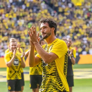 07.09.2024, Fussball, Saison 2024 2025, Abschiedsspiel von Lukasz Piszczek und Jakub Blaszczykowski, Mats Hummels (Borussia Dortmund) verabschiedet sich bei den Fans.