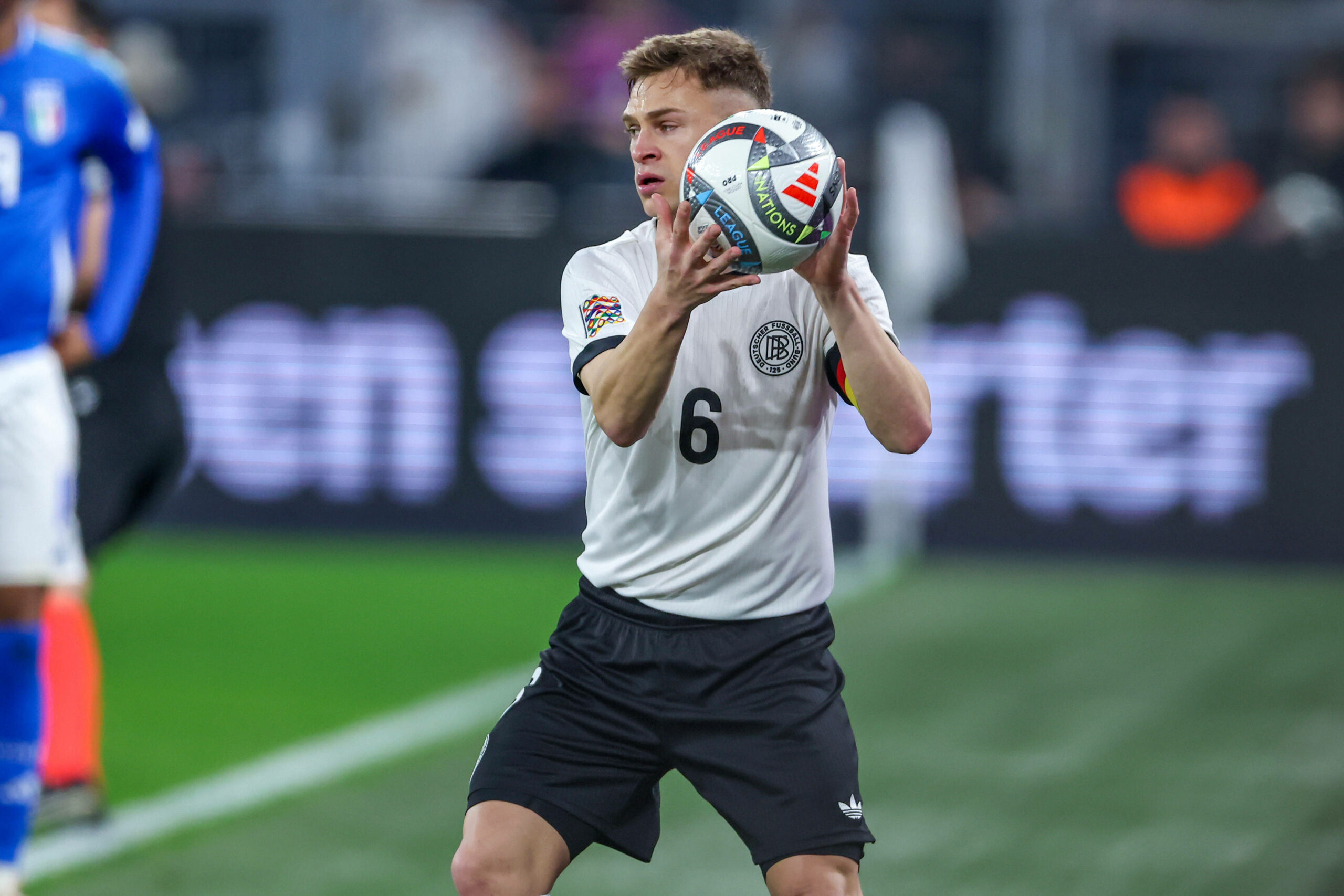 Joshua Kimmich konnte durch das schnelle Schalten eines Balljungen in einem Länderspiel ein DFB-Tor vorbereiten.