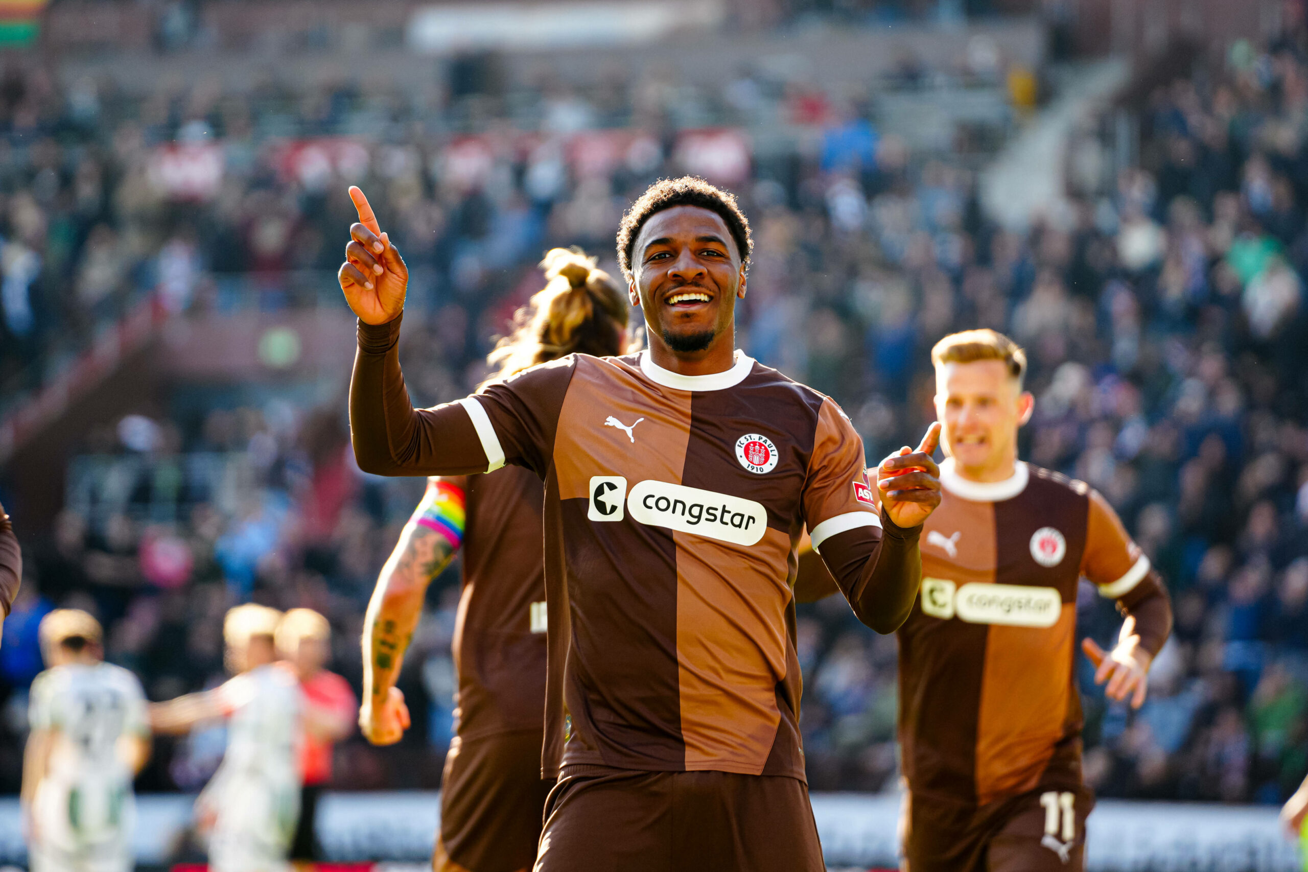 So jubelte Oladapo Afolayan über sein bislang letztes St. Pauli-Tor im April gegen Mönchengladbach.
