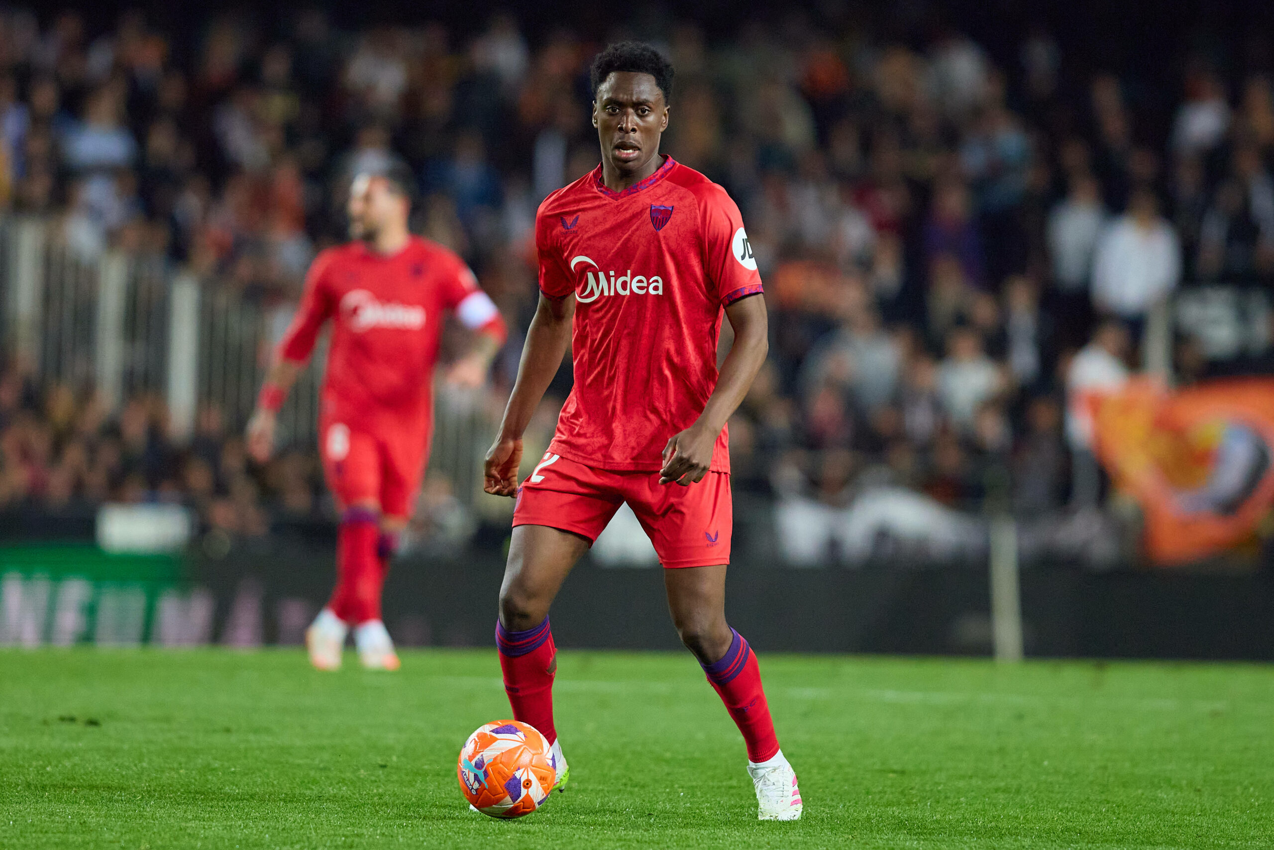 Albert Sambi Lokonga war zuletzt von Arsenal an den FC Sevilla verliehen worden und soll nun zum HSV wechseln.