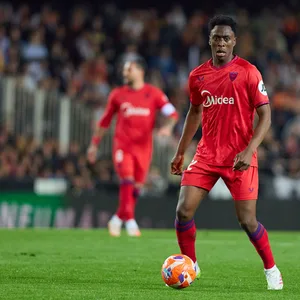 Albert Sambi Lokonga war zuletzt von Arsenal an den FC Sevilla verliehen worden und soll nun zum HSV wechseln.