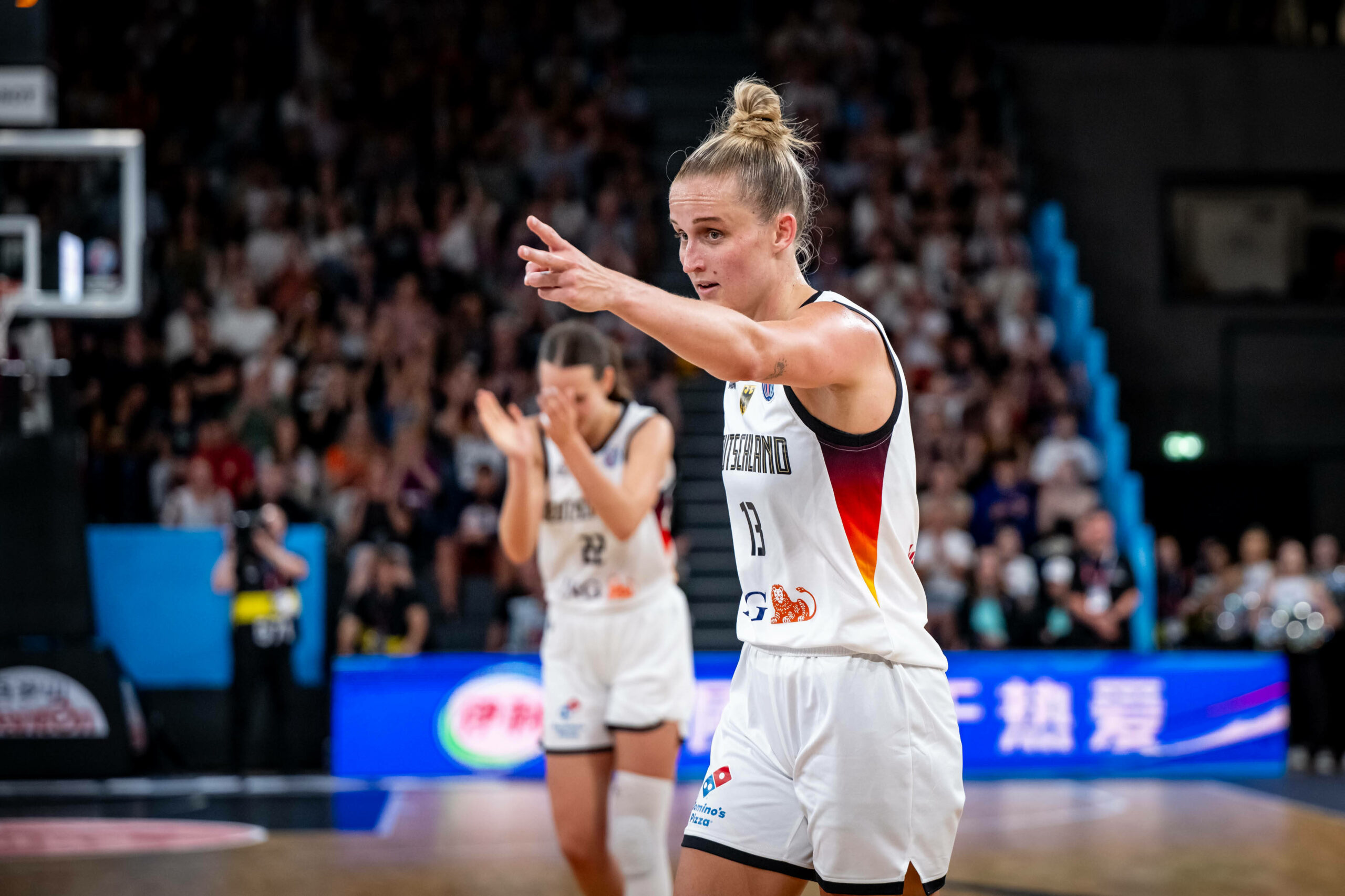 Leonie Fiebich trägt das Deutschland-Trikot
