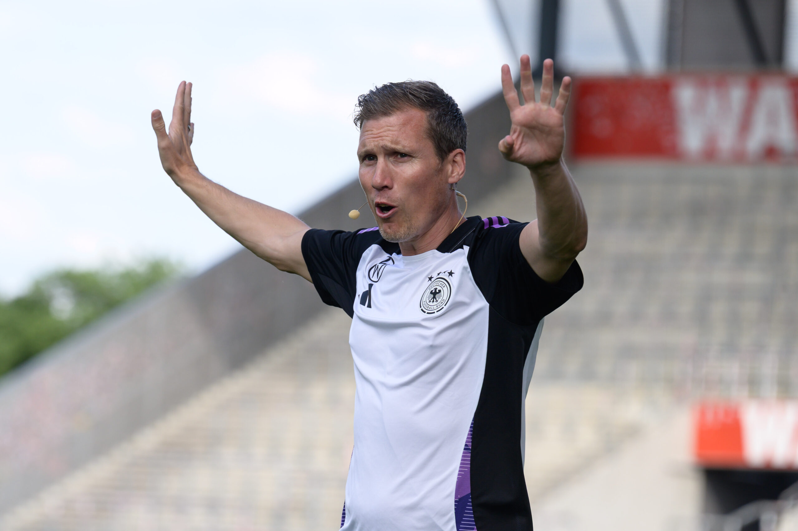 Hannes Wolf dirigiert