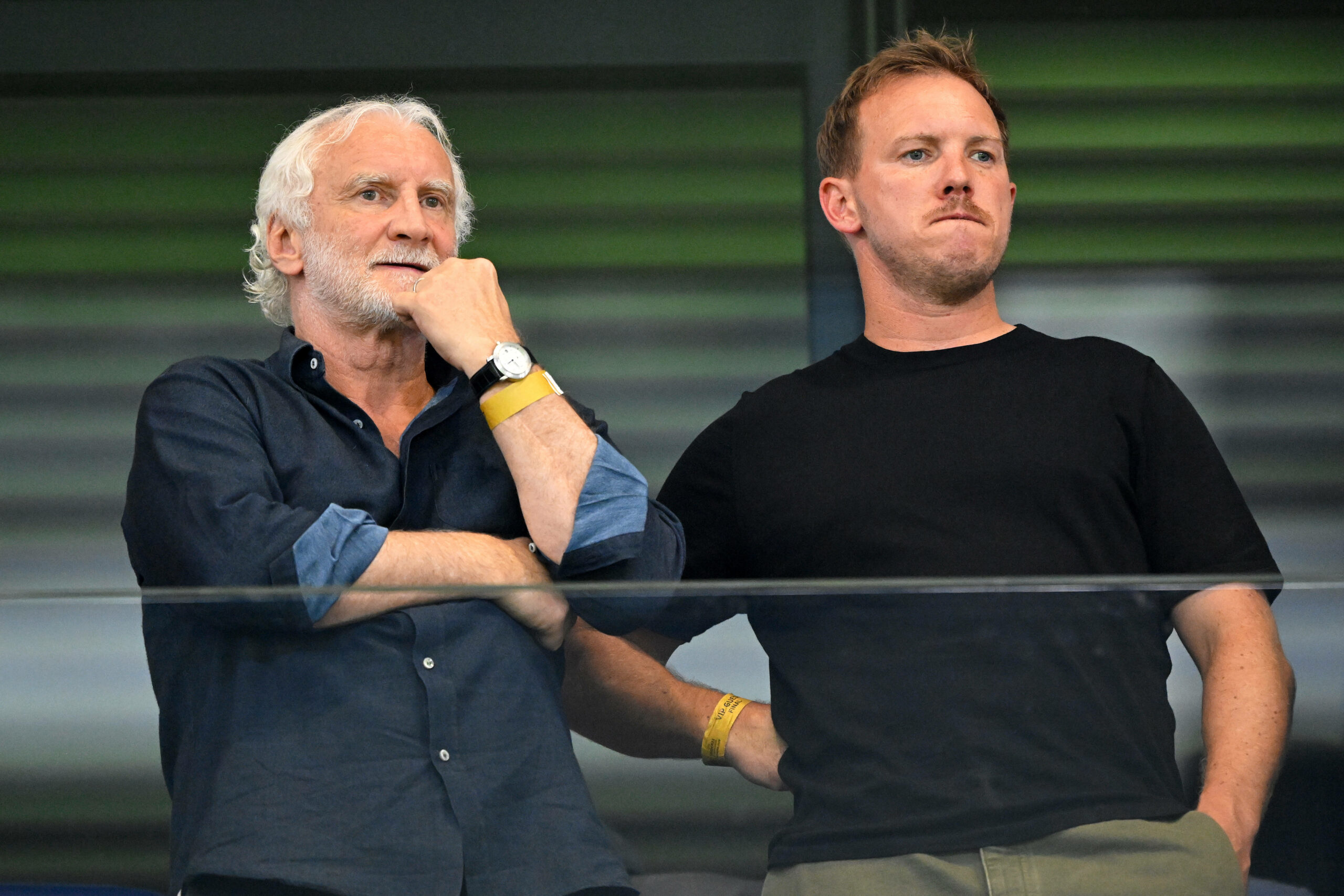 Rudi Völler und Julian Nagelsmann nebeneinander auf der Tribüne