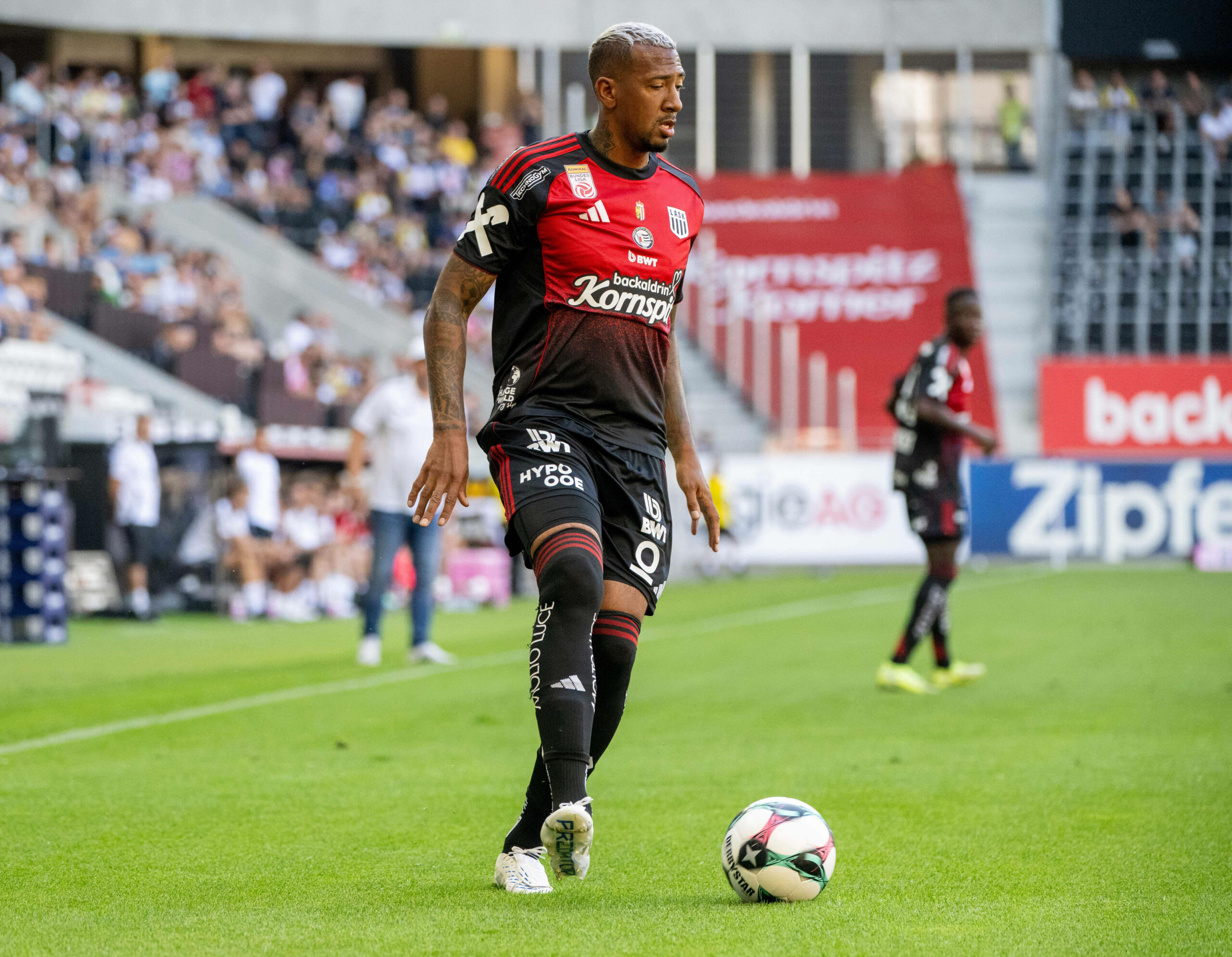 Jérôme Boateng im LASK-Trikot