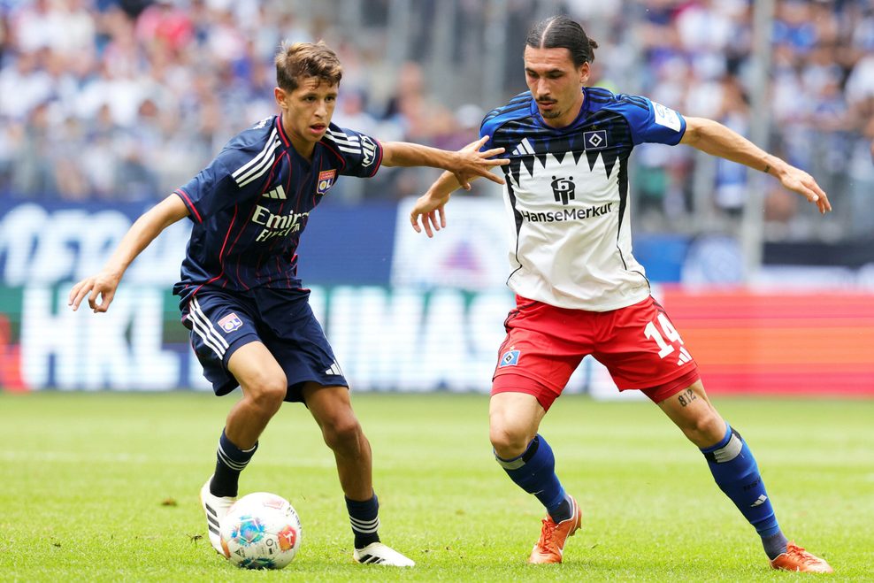 Rayan Philippe (r./hier im Test gegen Lyon) könnte bei Bedarf in die Königsdörffer-Rolle rutschen.