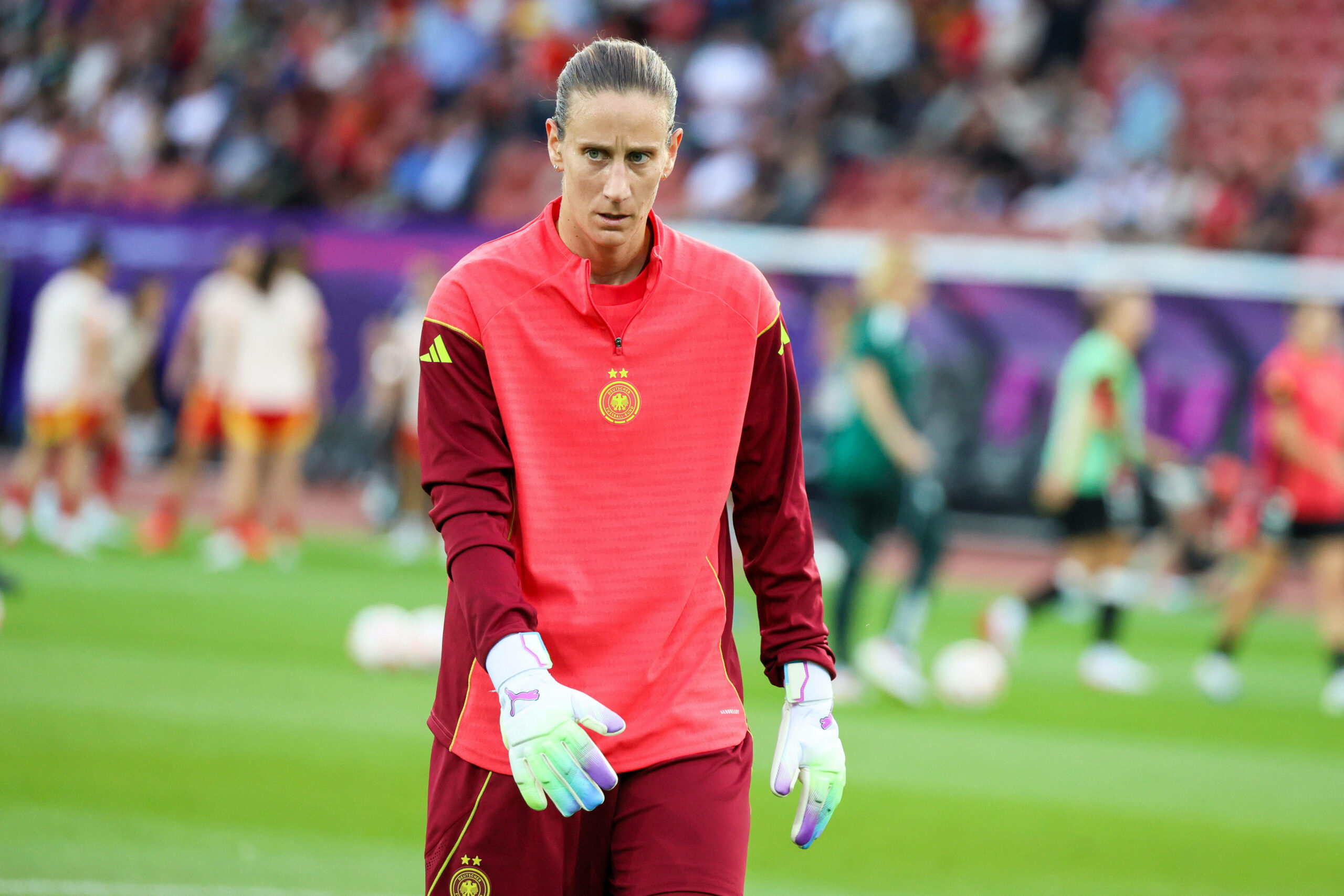 Ann-Katrin Berger beim Aufwärmen vor dem EM-Halbfinale gegen Spanien