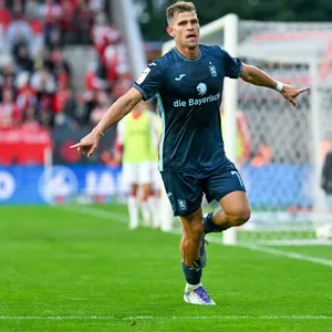 Florian Niederlechner jubelt