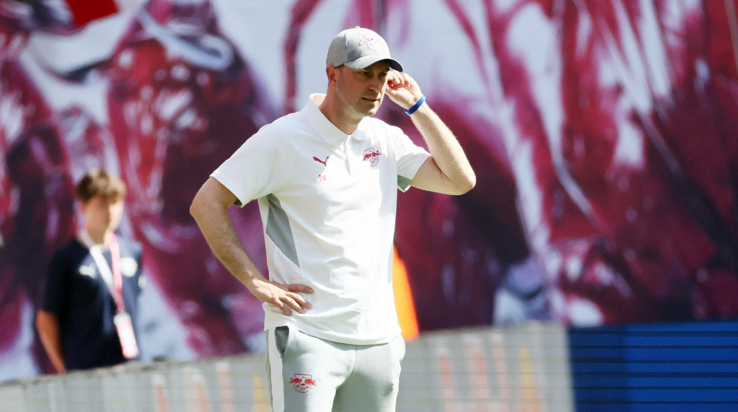 Ole Werner an der Seitenlinie von RB Leipzig