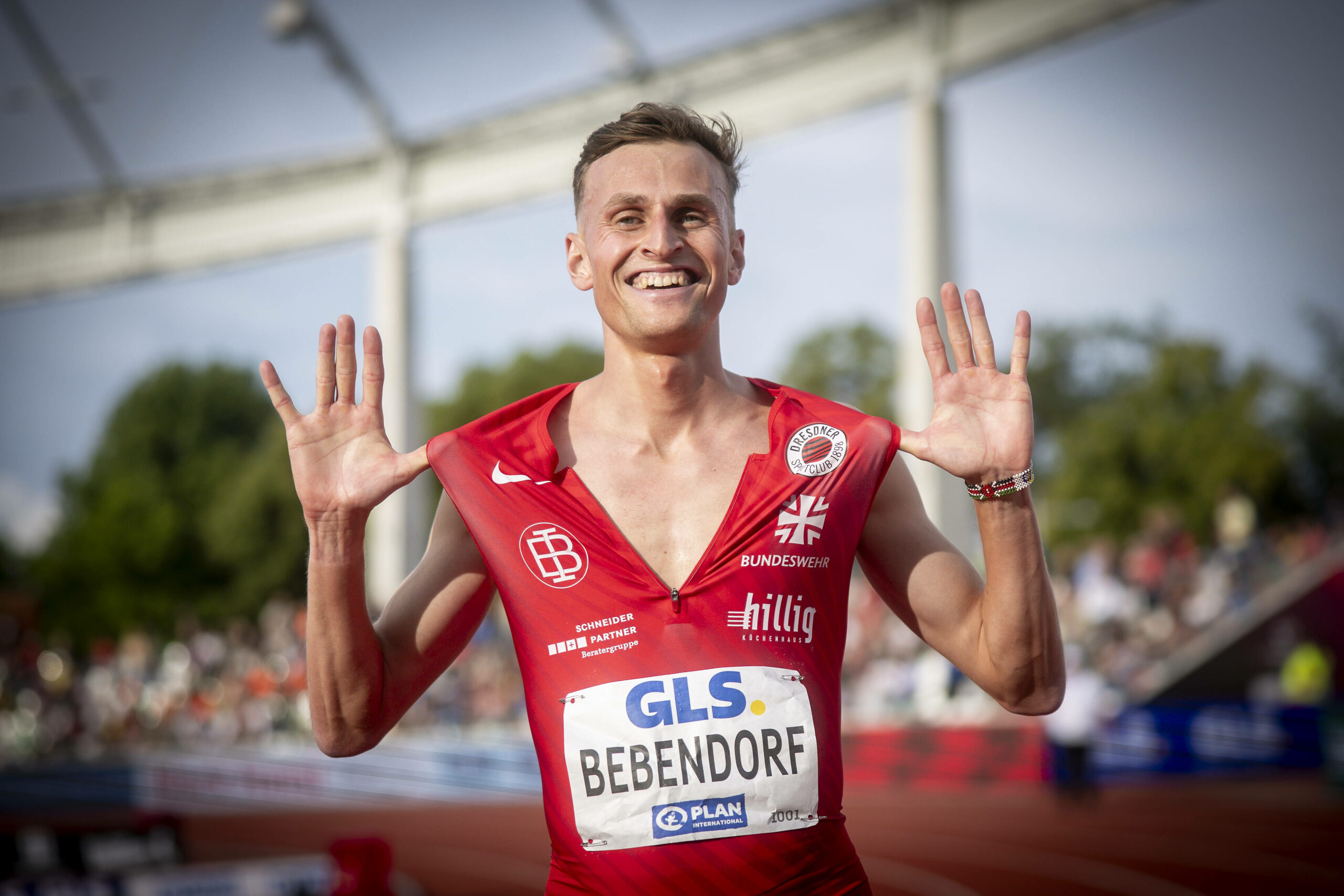 Karl Bebendorf jubelte über seinen Finals-Sieg über 3000 m Hindernis in Dresden.