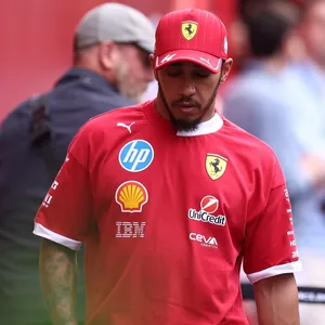 Lewis Hamilton zeigt sich frustriert