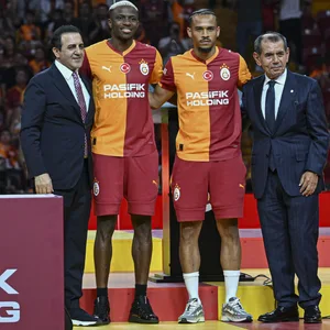 Leroy Sane und Victor Osimhen im Gala-Trikot