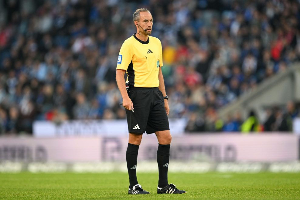 Patrick Alt pfiff das Spiel Bielefeld-Düsseldorf am ersten Spieltag