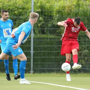 Michel Netzbandt beim Schuss in der Oberliga