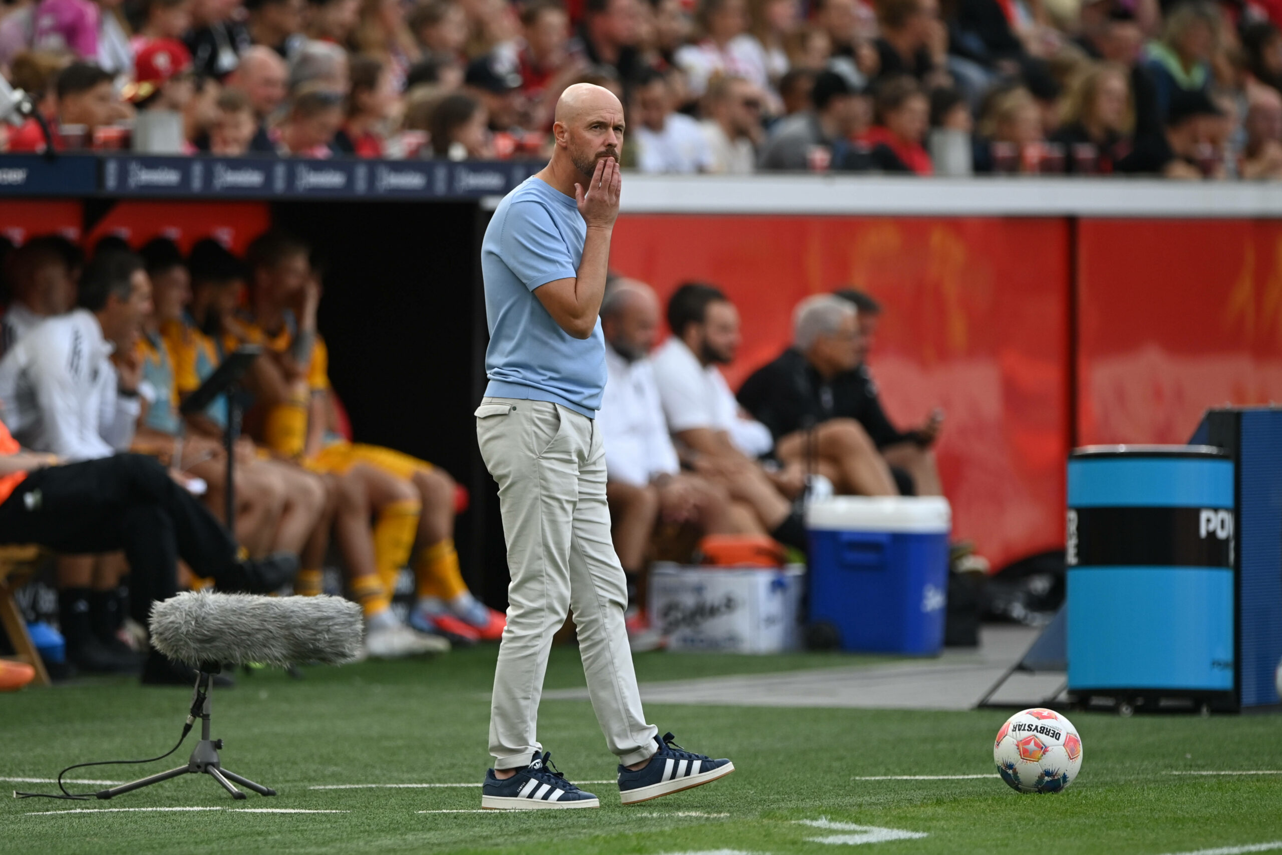 Erik ten Hag grübelt