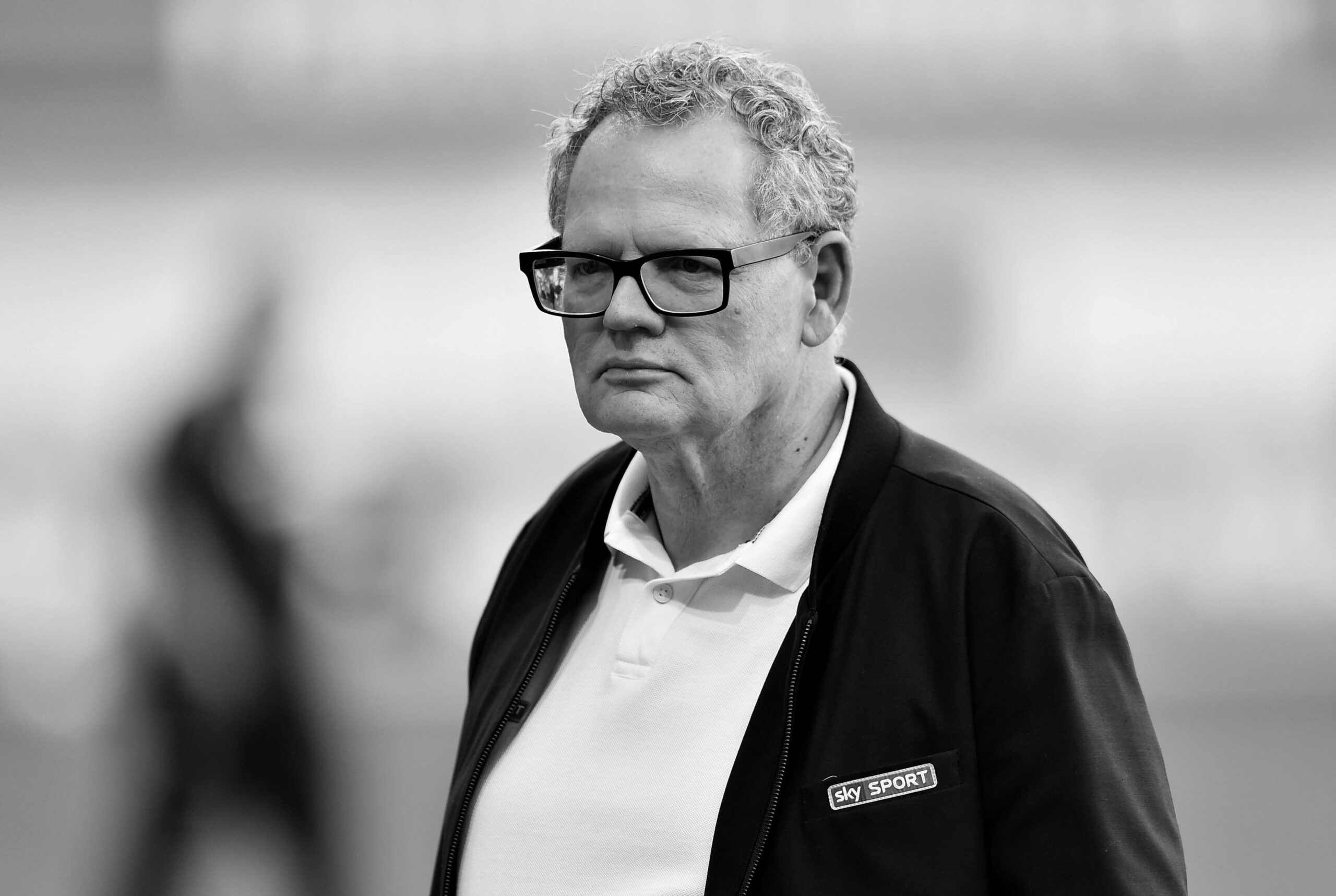 Ulli Potofski mit einem Sky-Sport Anstecker