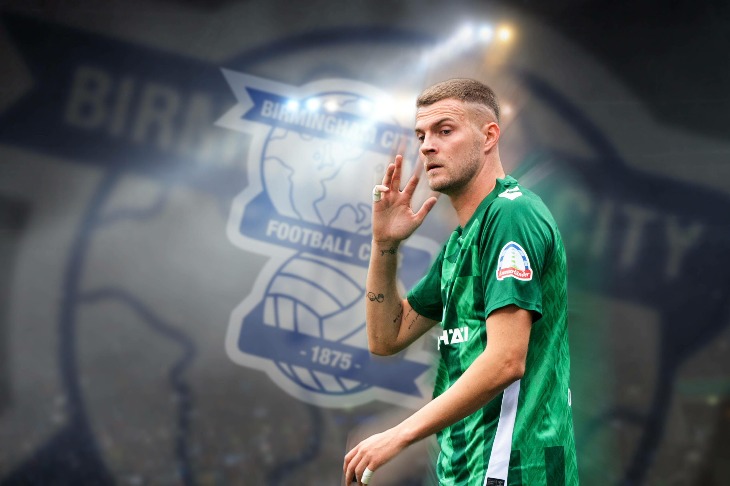Marvin Ducksch vor dem Birmingham-Wappen